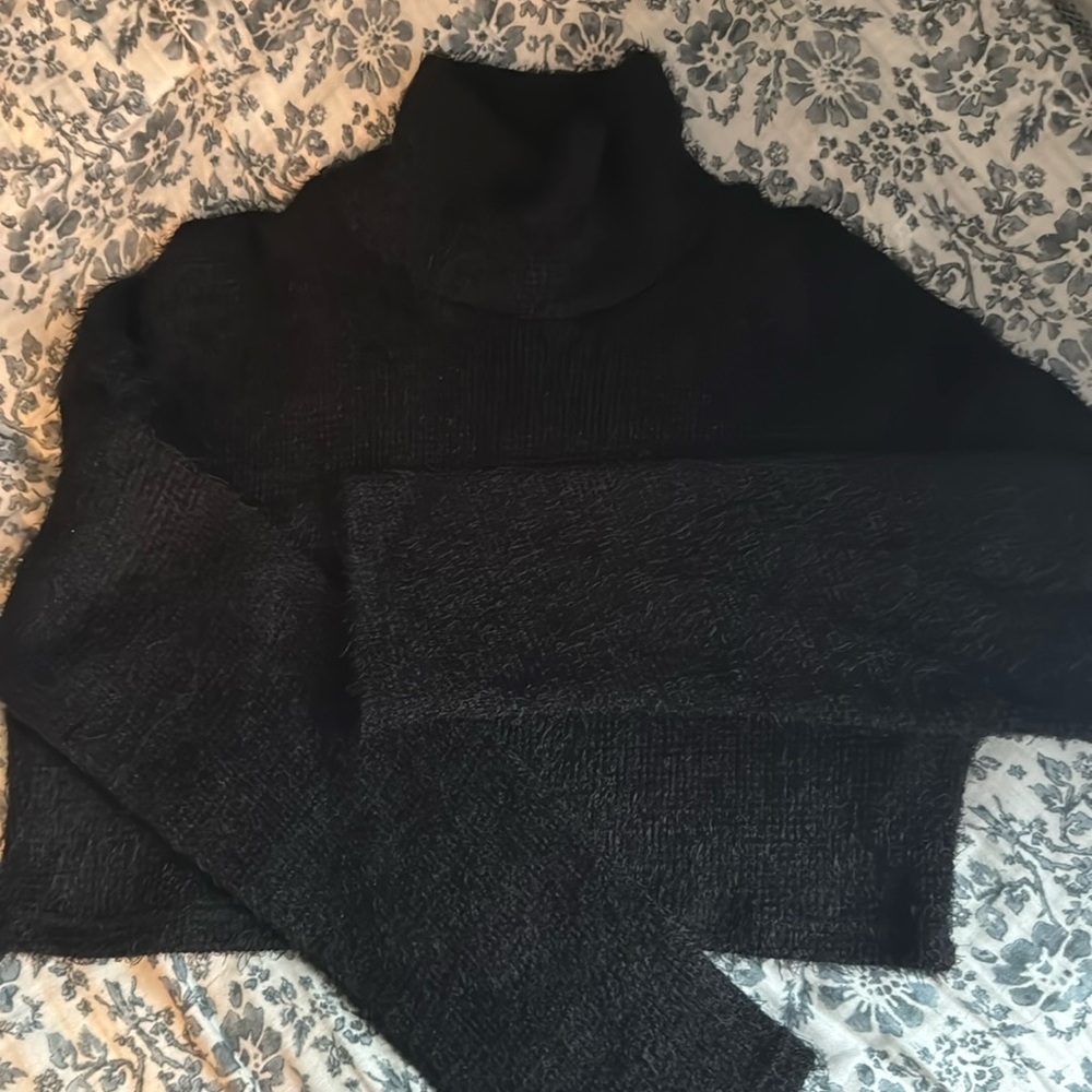 Crop top sweater